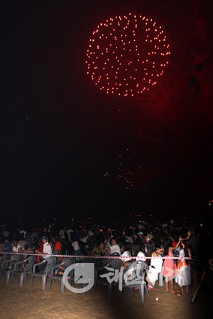 연포해수욕장 밤하늘을 수놓은 세계적인 불꽃놀이.