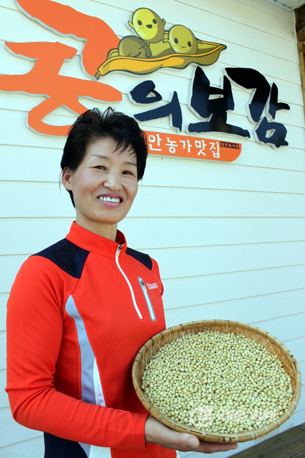 지난달 30일 근흥면 수룡길 146에 위치한 태안농가맛집 2호점 ‘콩의보감’에서 콩과 사랑에 빠진 이경애(51) 대표를 만났다.