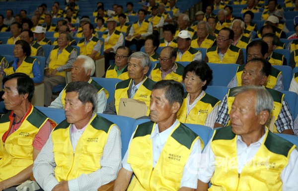 (사)대한노인회 태안군지회는 지난 19일 군청 대강당에서 어르신 200여명이 참석한 가운데 ‘2014 노인 재능나눔 활동지원사업 발대식’을 가졌다.