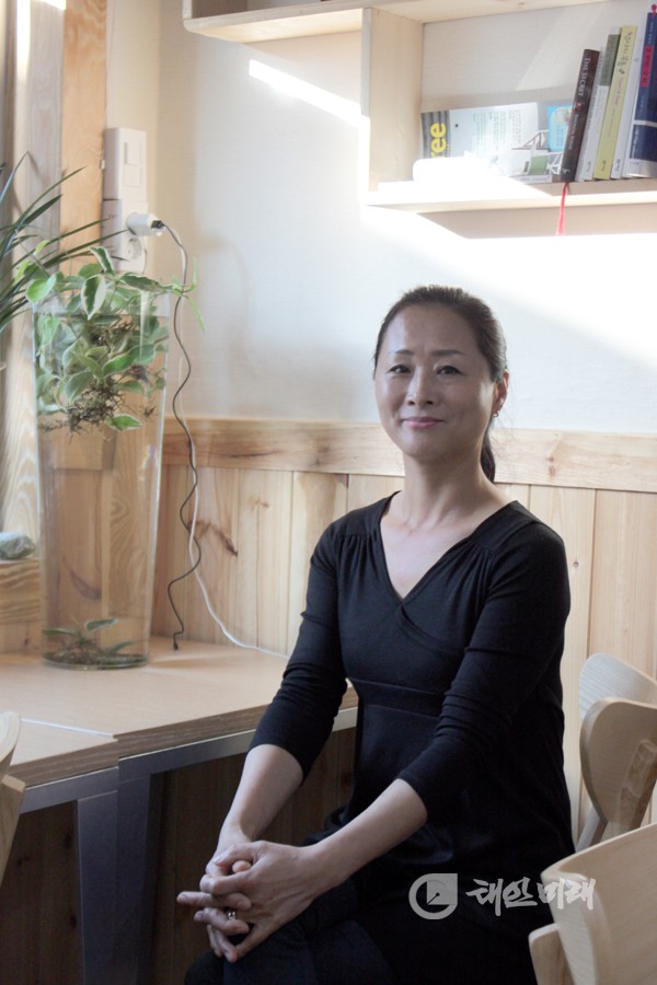 지난 27일 오후 햇살이 간간이 식당안으로 들어오는 시각 그녀의 일터 ‘밀국’에서 김덕자(47ㆍ태안읍 상옥리)씨를 만났다.