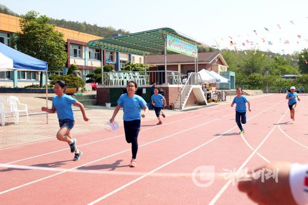 태안초등학교(교장 이병선)는 지난 4일 제93회 어린이날 기념 체육대회를 개최했다.